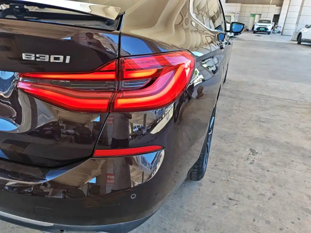 Фото 8 - BMW 6 Series GT