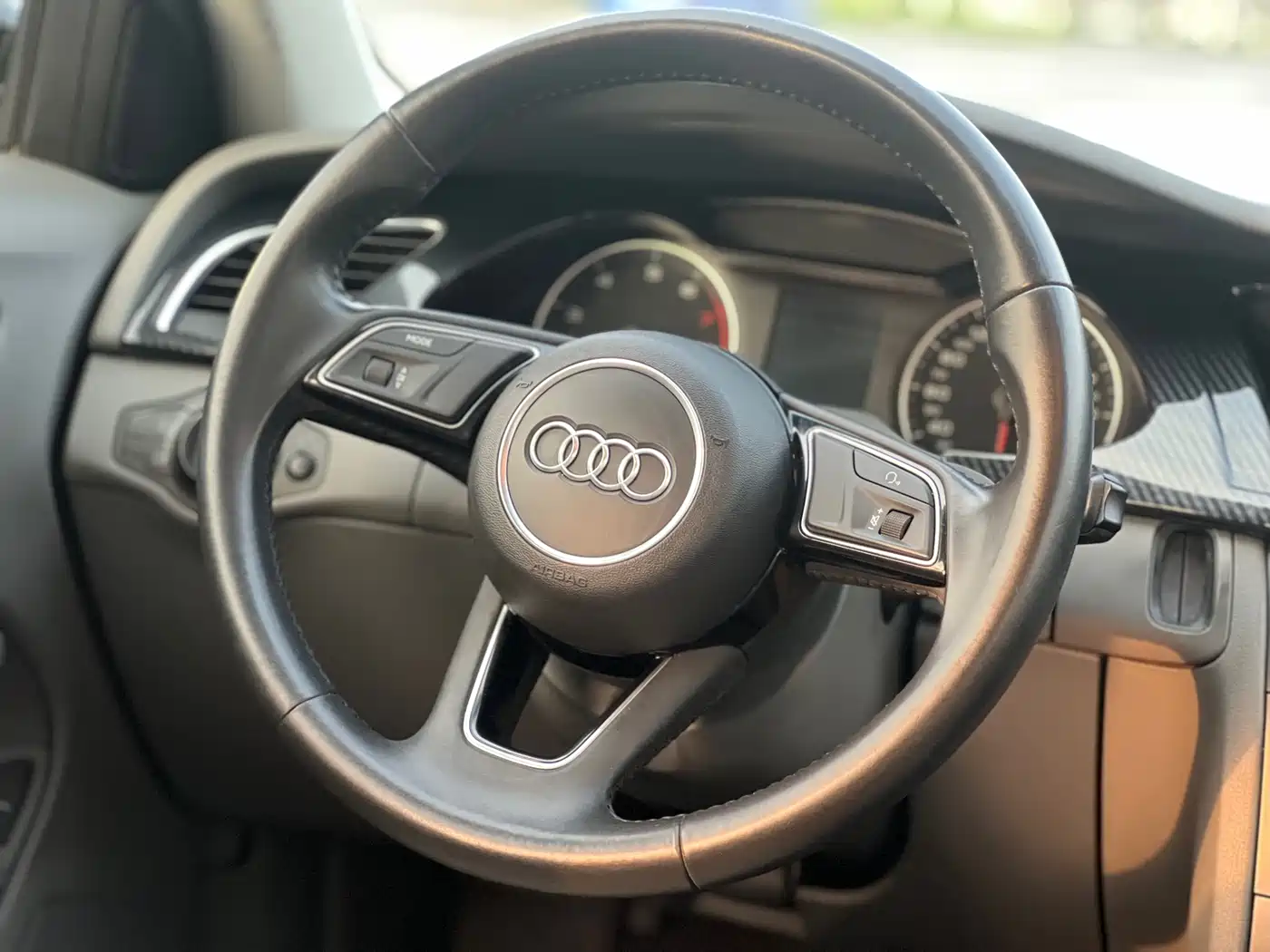 Audi A4L 2011 2.0 TFSI Technology фото 11