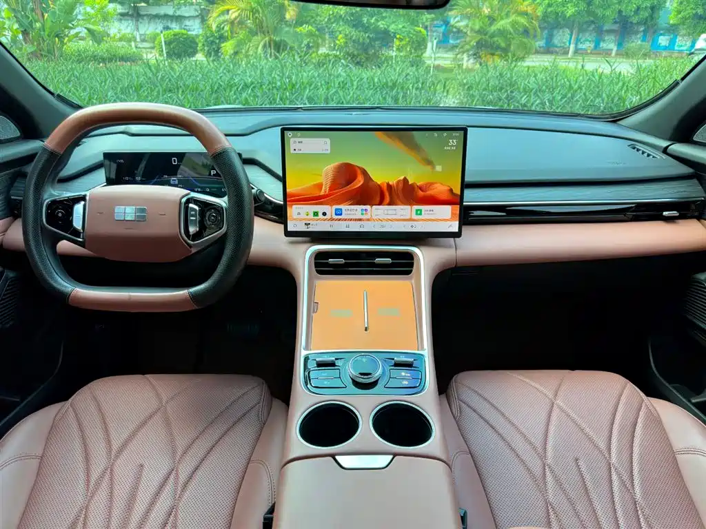 Geely Galaxy Galaxy L6 2025 EM-i 140km Voyage Edition фото 11