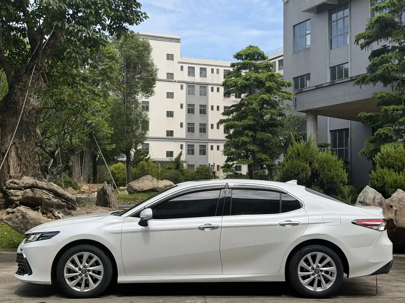 Toyota Camry 2021 2.0G Luxury Edition фото 8
