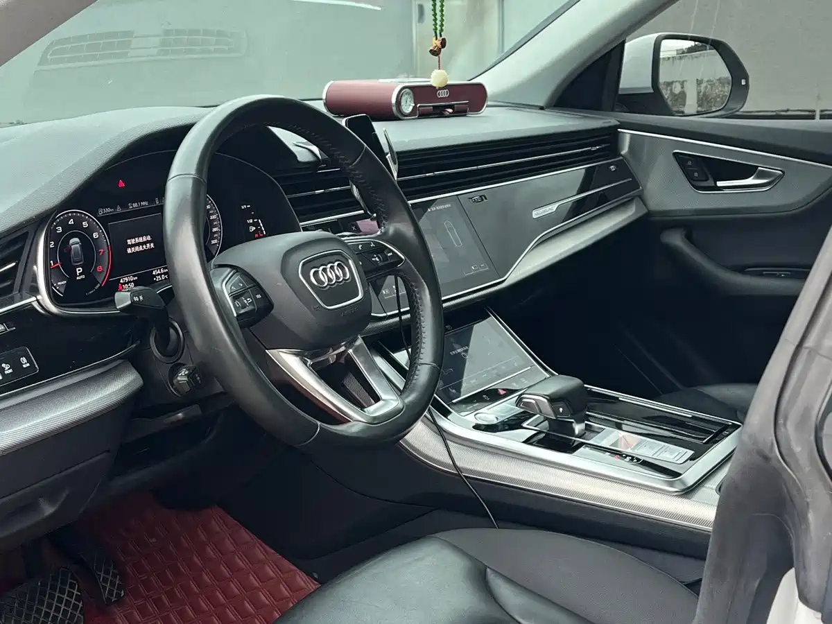 Photo 4 - Audi Q8