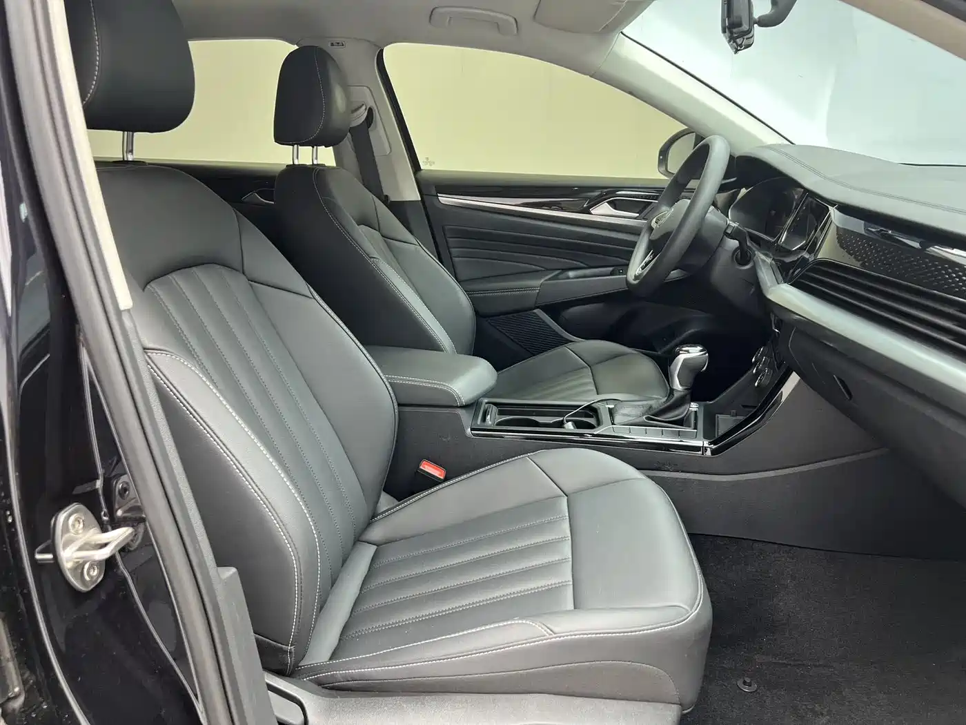 Volkswagen Passat 2022 280TSI Business Edition фото 10