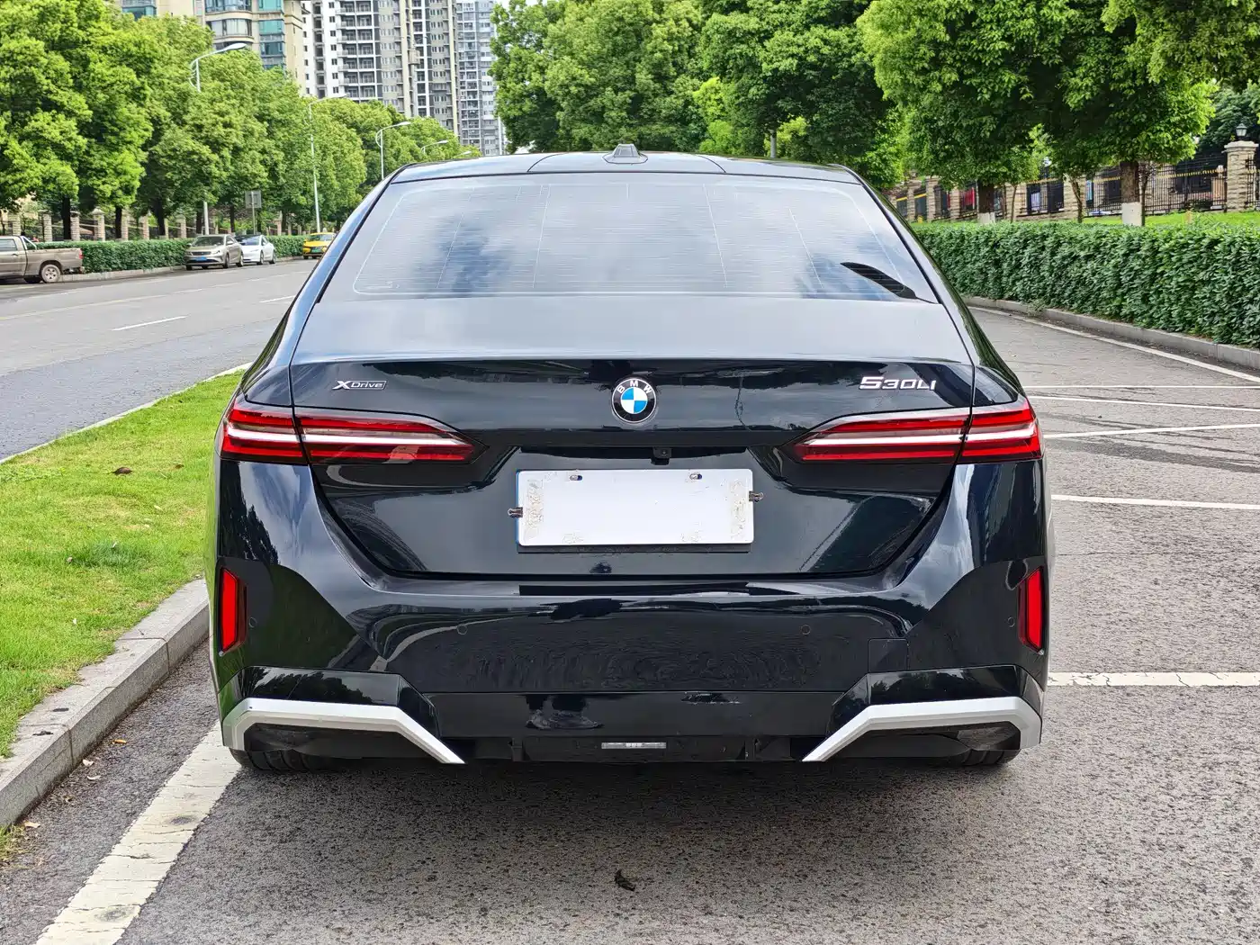 BMW 5 Series 2025 530Li xDrive M Sport Package фото 8