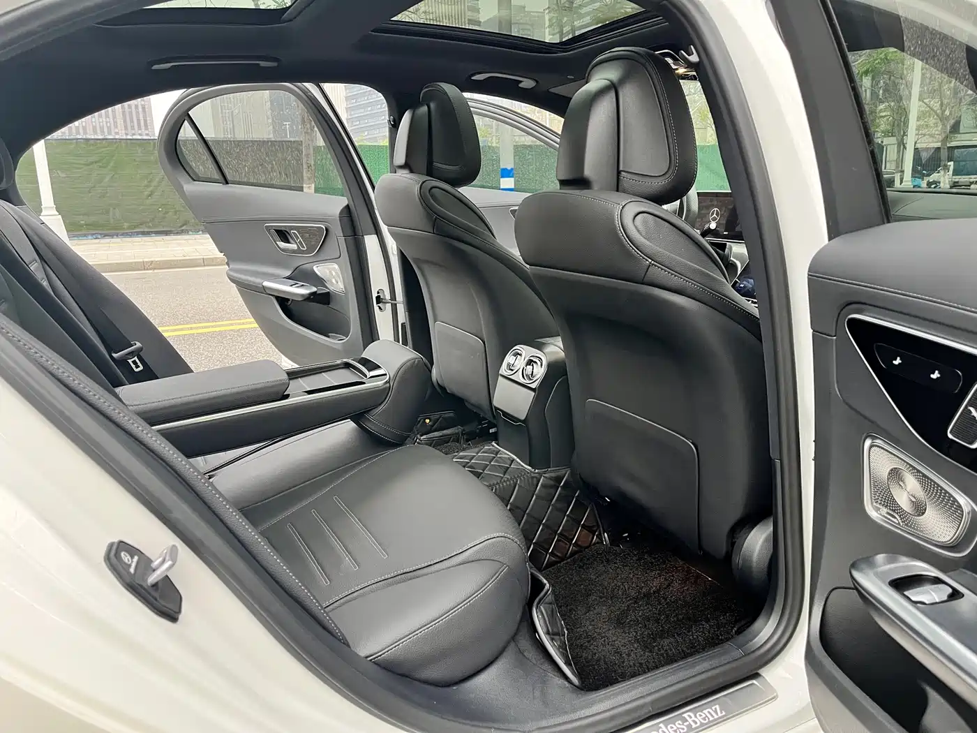 Mercedes-Benz C-Class 2024 C 260 L Night Edition Sport фото 14