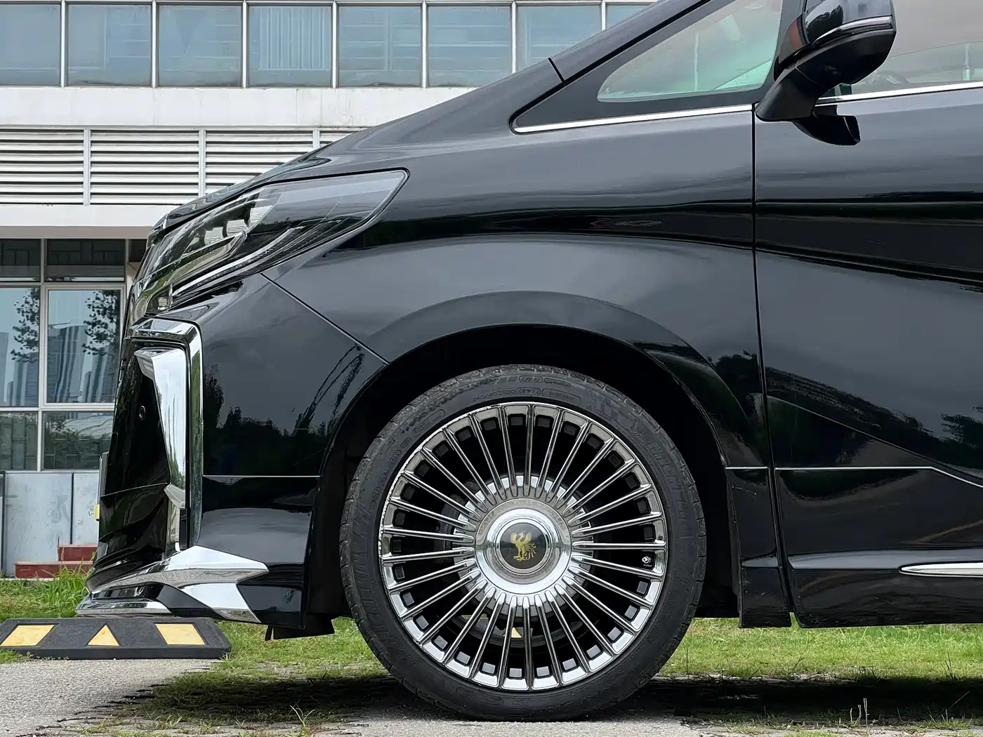 Toyota Alphard 2015 3.5L Premium Edition фото 22