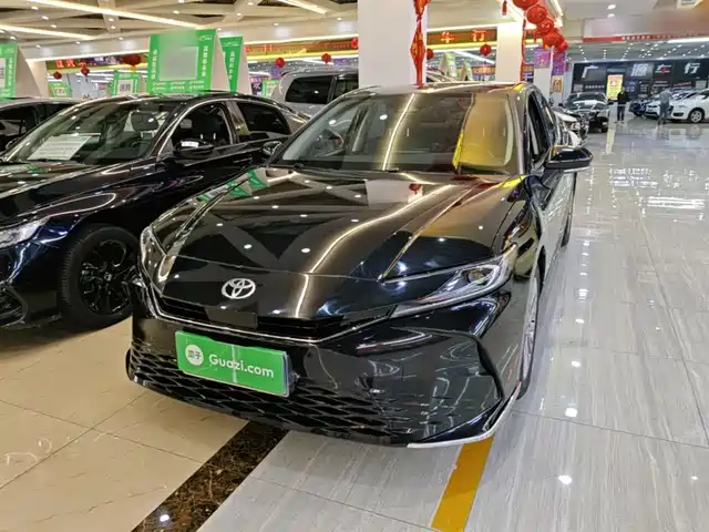 TOYOTA CAMRY 2025