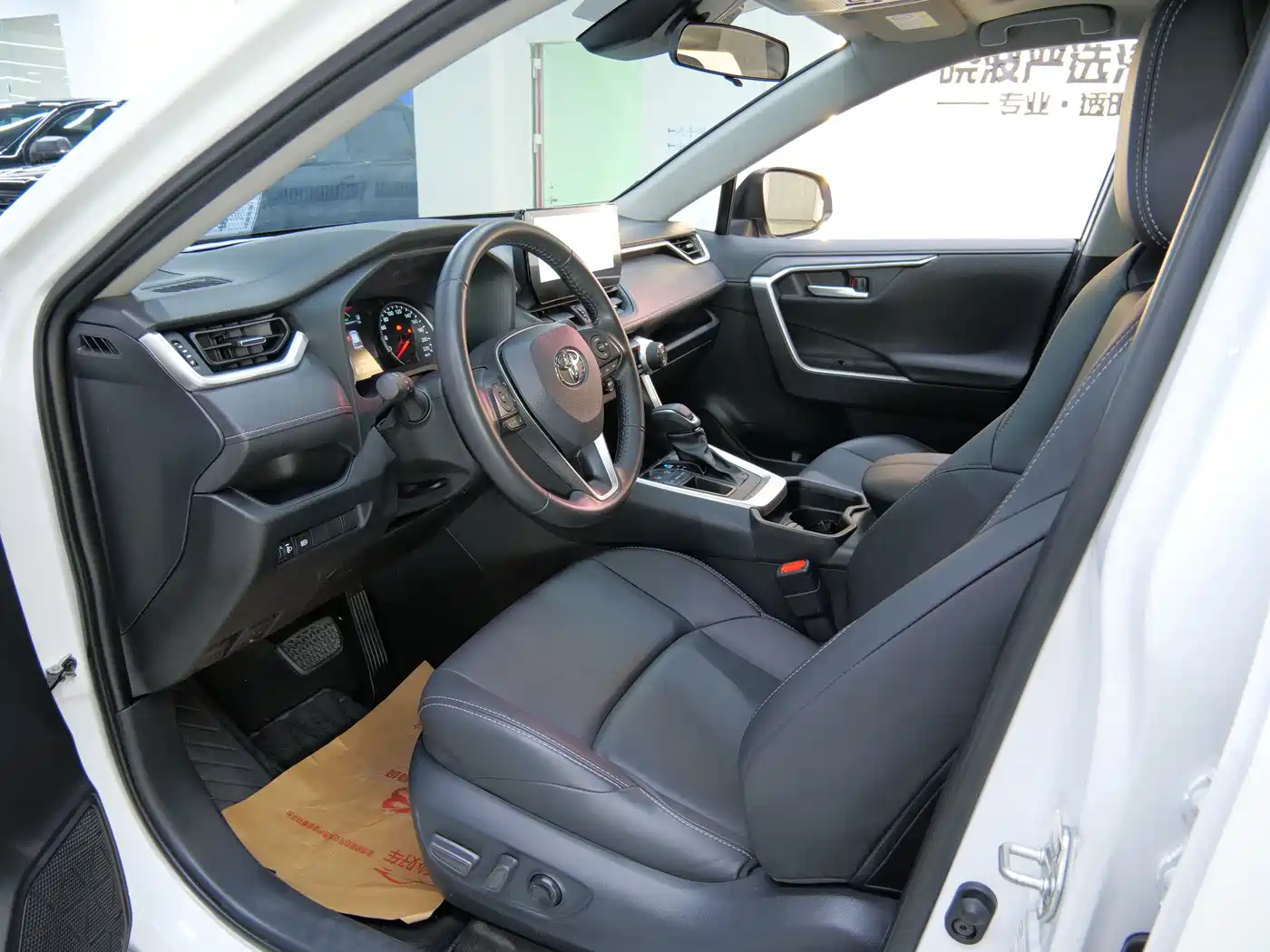 Toyota Wildlander 2023 2.0L CVT FWD Urban фото 8