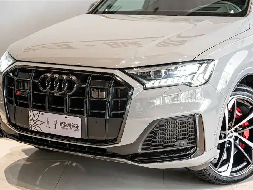 Audi SQ7 2024 4.0 TFSI Dark Knight Edition фото 21