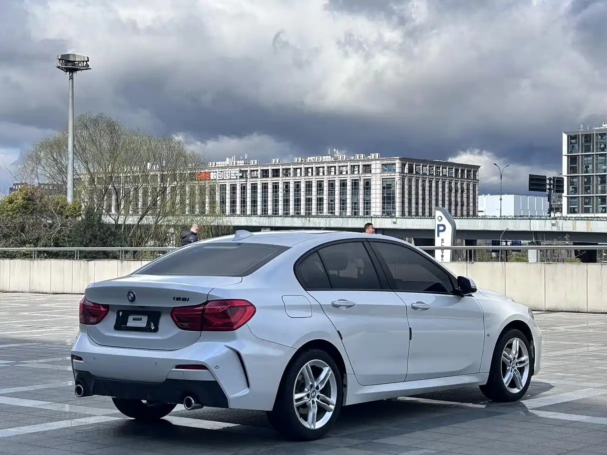 BMW 1 Series 2020 Model 120i M Sport Package фото 9