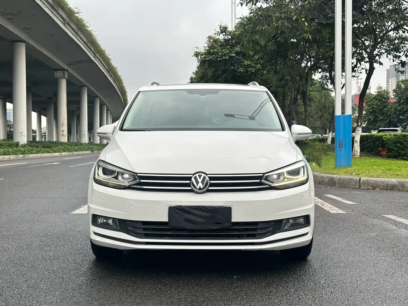 Volkswagen Touran 2016 Touran L 280TSI DSG Luxury фото 2