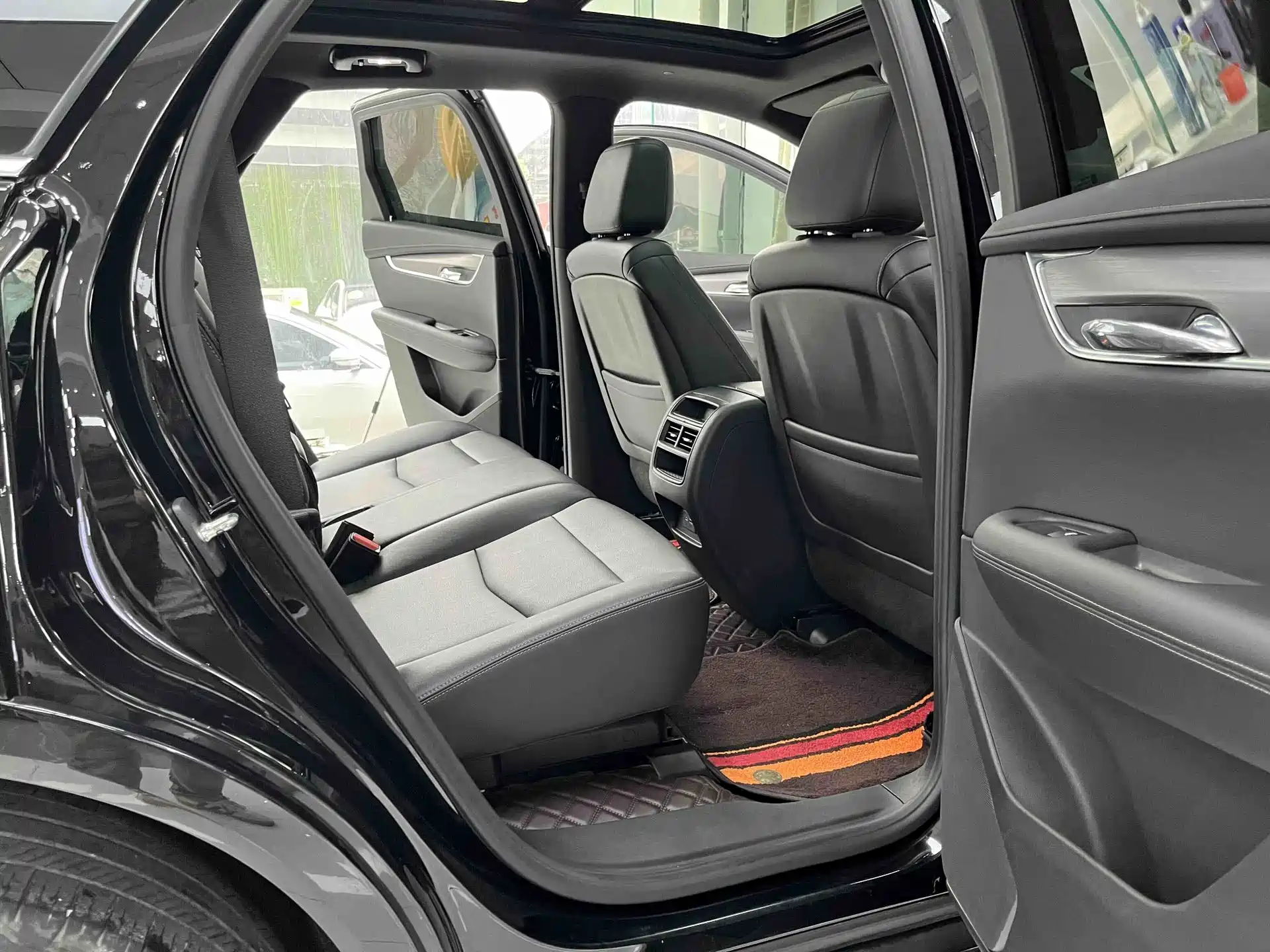 Photo 11 - Cadillac XT5