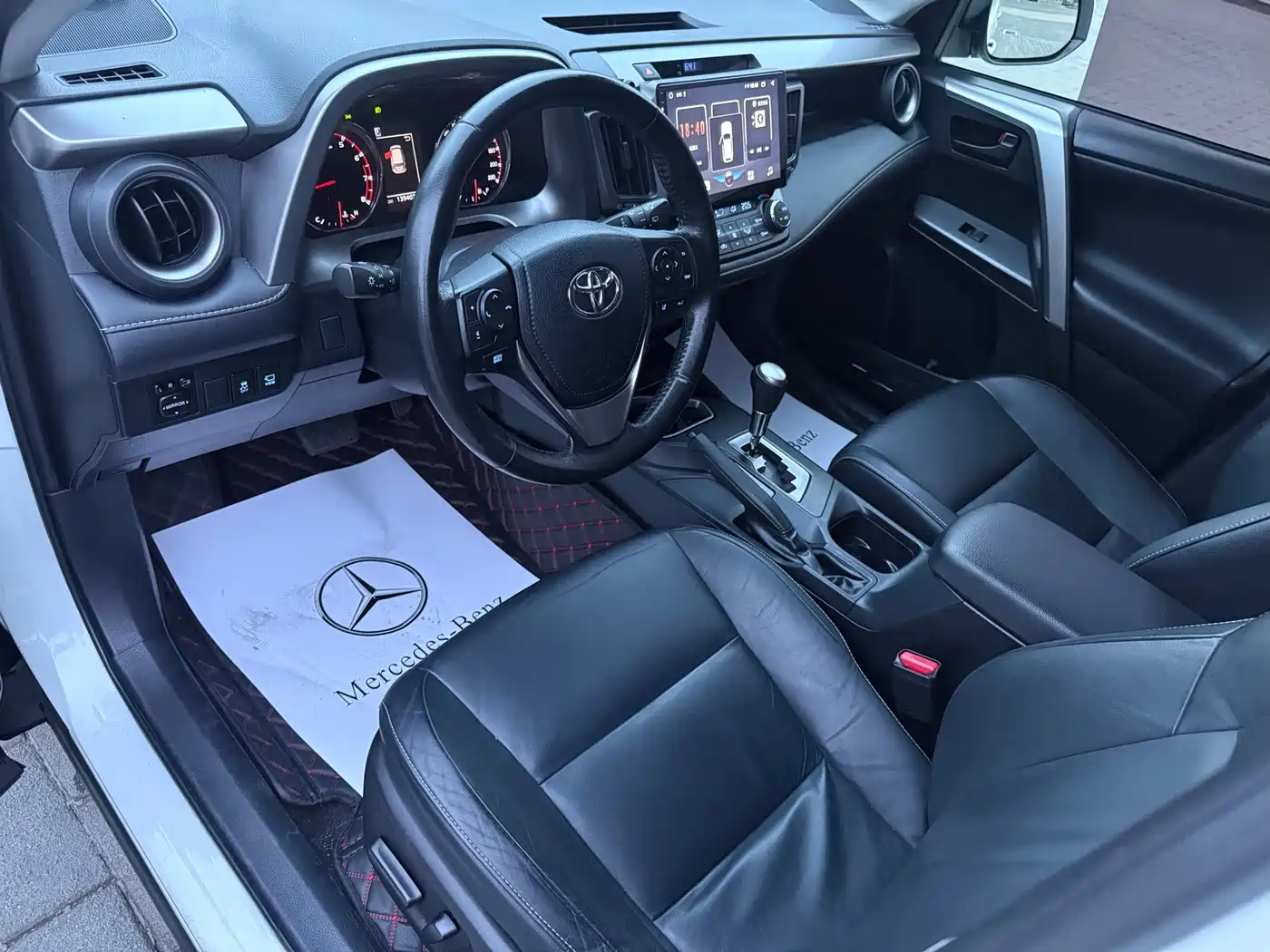 Фото 9 - Toyota RAV4