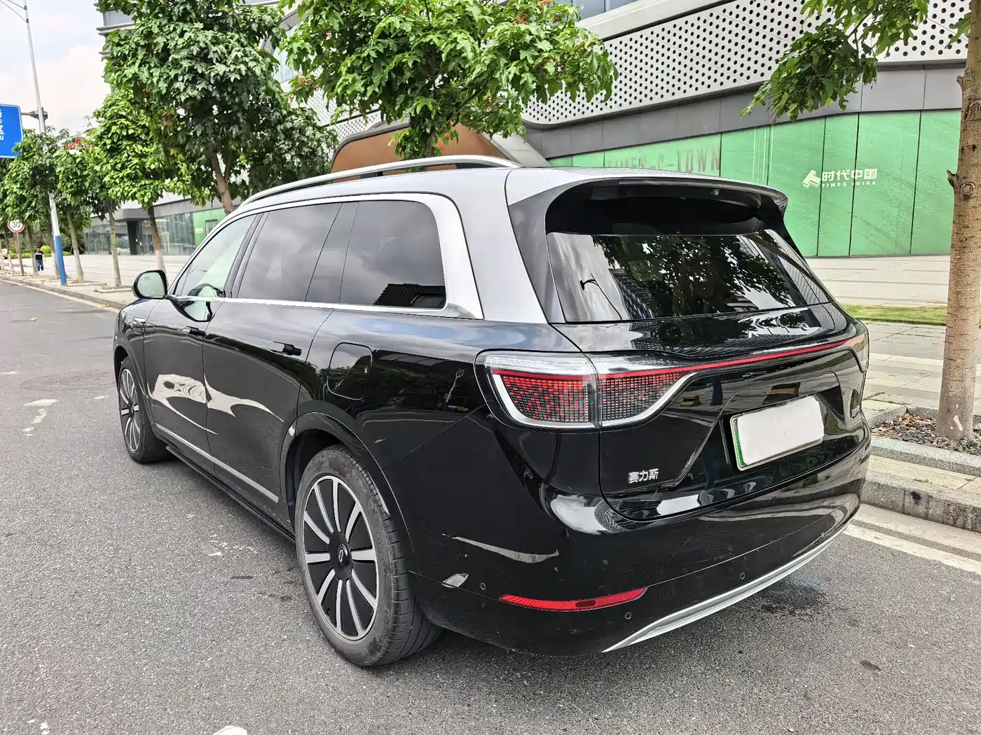 AITO Wenjie AITO M9 2024 Range Extender Max Edition 42kWh 6-seater фото 8