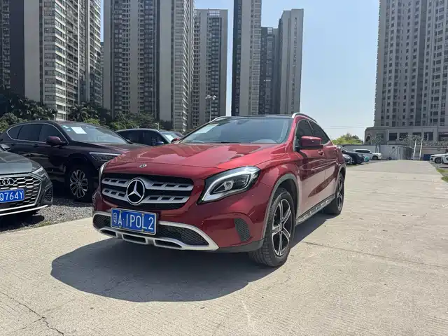 MERCEDES-BENZ GLA
