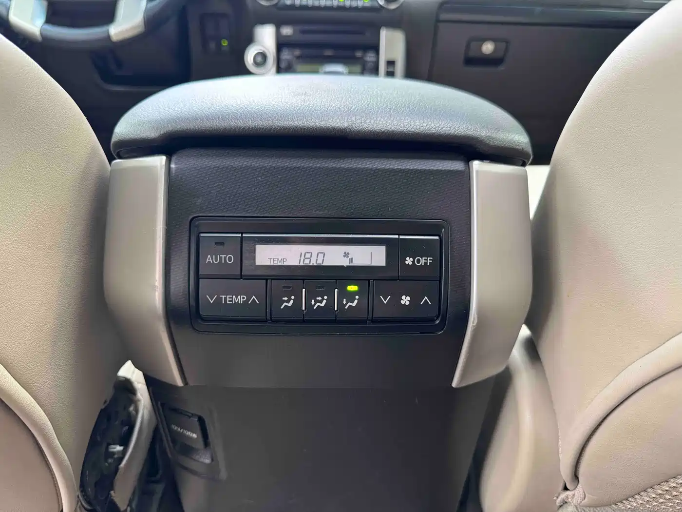 Toyota Prado 2010 4.0L Automatic TX-L фото 9