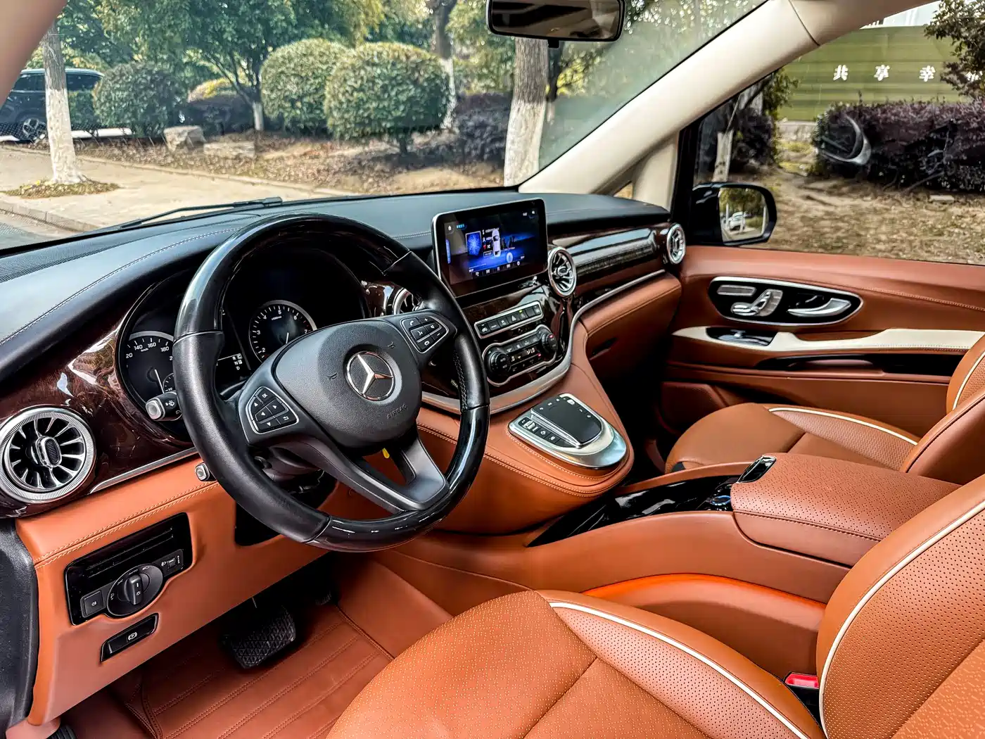 Mercedes-Benz Vito 2023 2.0T Business 7-Seater фото 7