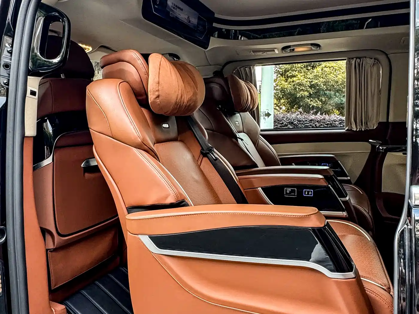 Mercedes-Benz Vito 2023 2.0T Business 7-Seater фото 20