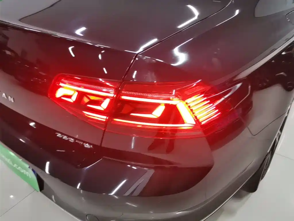 Volkswagen Magotan 2020 330TSI DSG Luxury фото 8