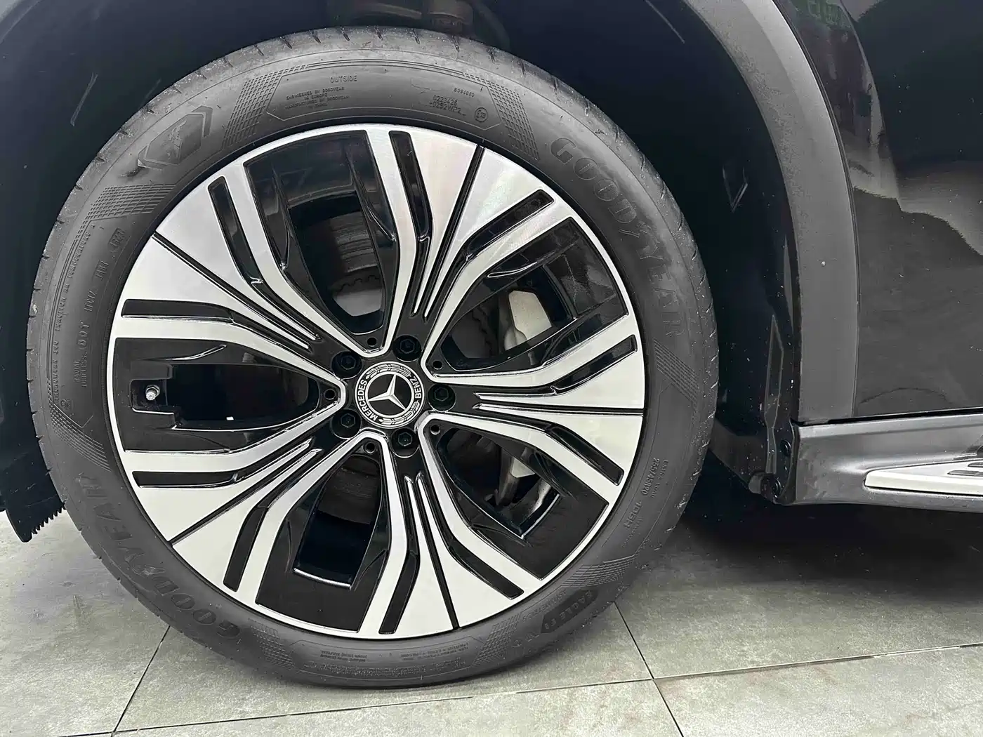 MERCEDES-BENZ EQE SUV