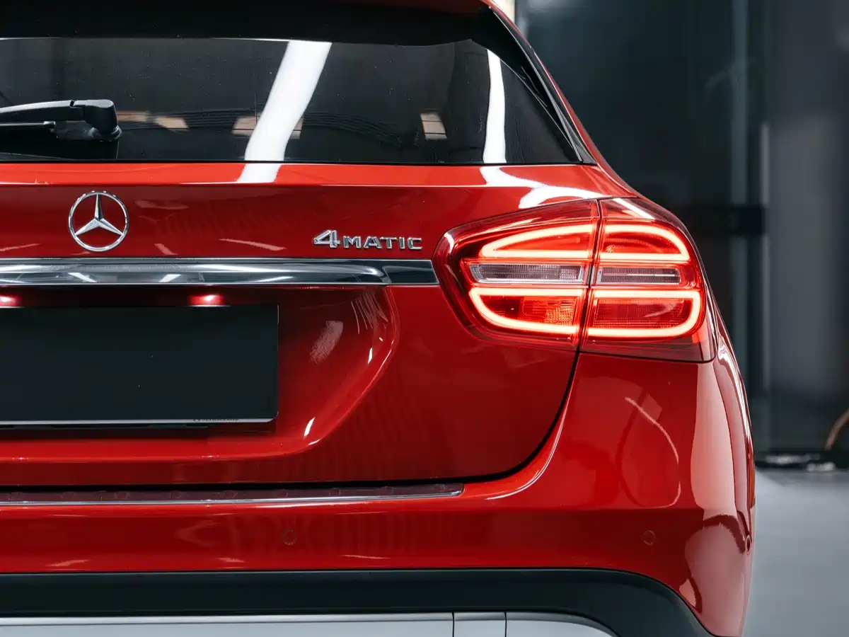 Mercedes-Benz GLA 2015 GLA 220 4MATIC Fashion Edition фото 6