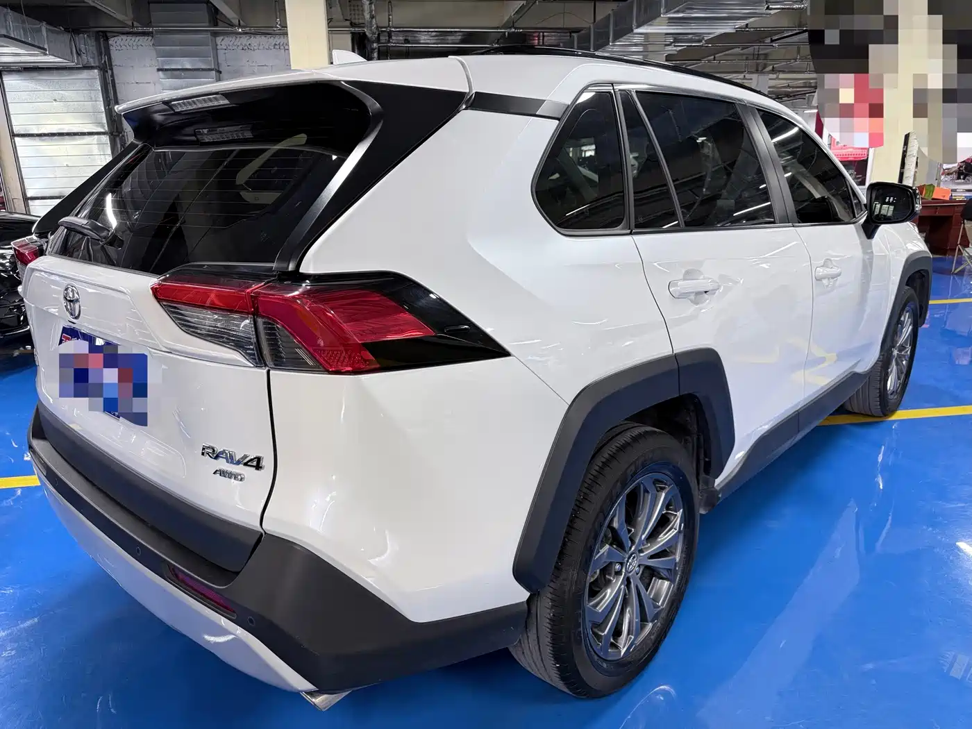 Фото 19 - Toyota RAV4