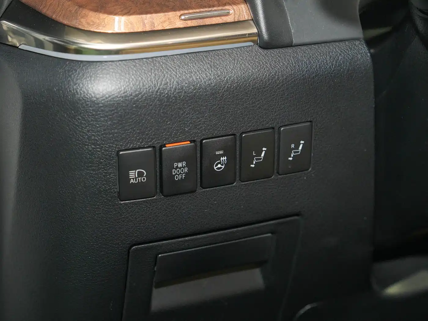 Toyota Alphard 2018 3.5L Premium фото 10