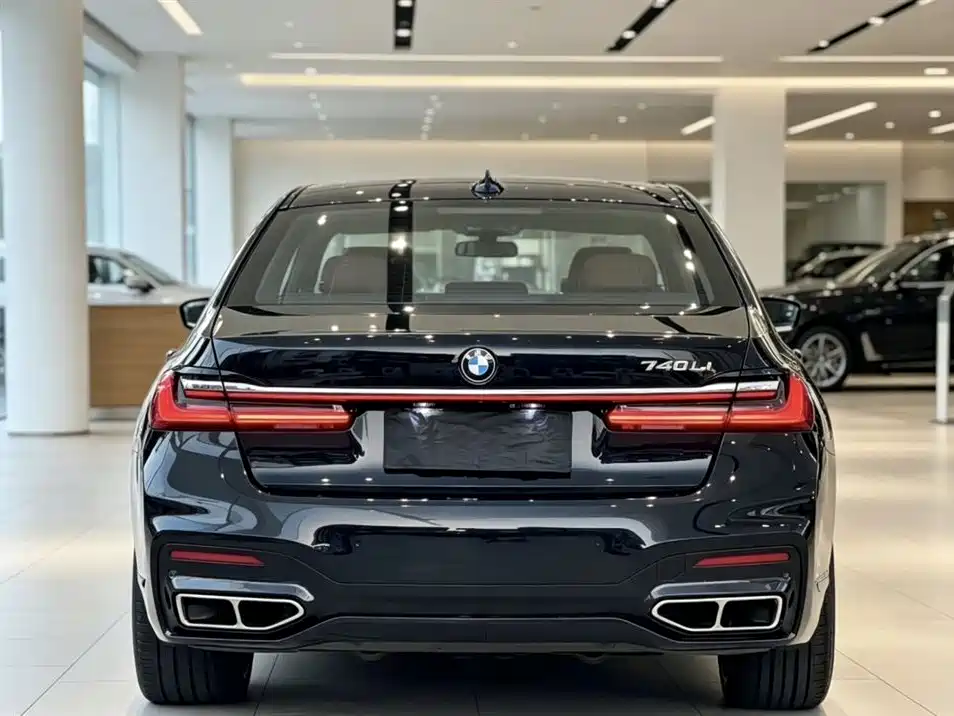BMW 7-SERIES