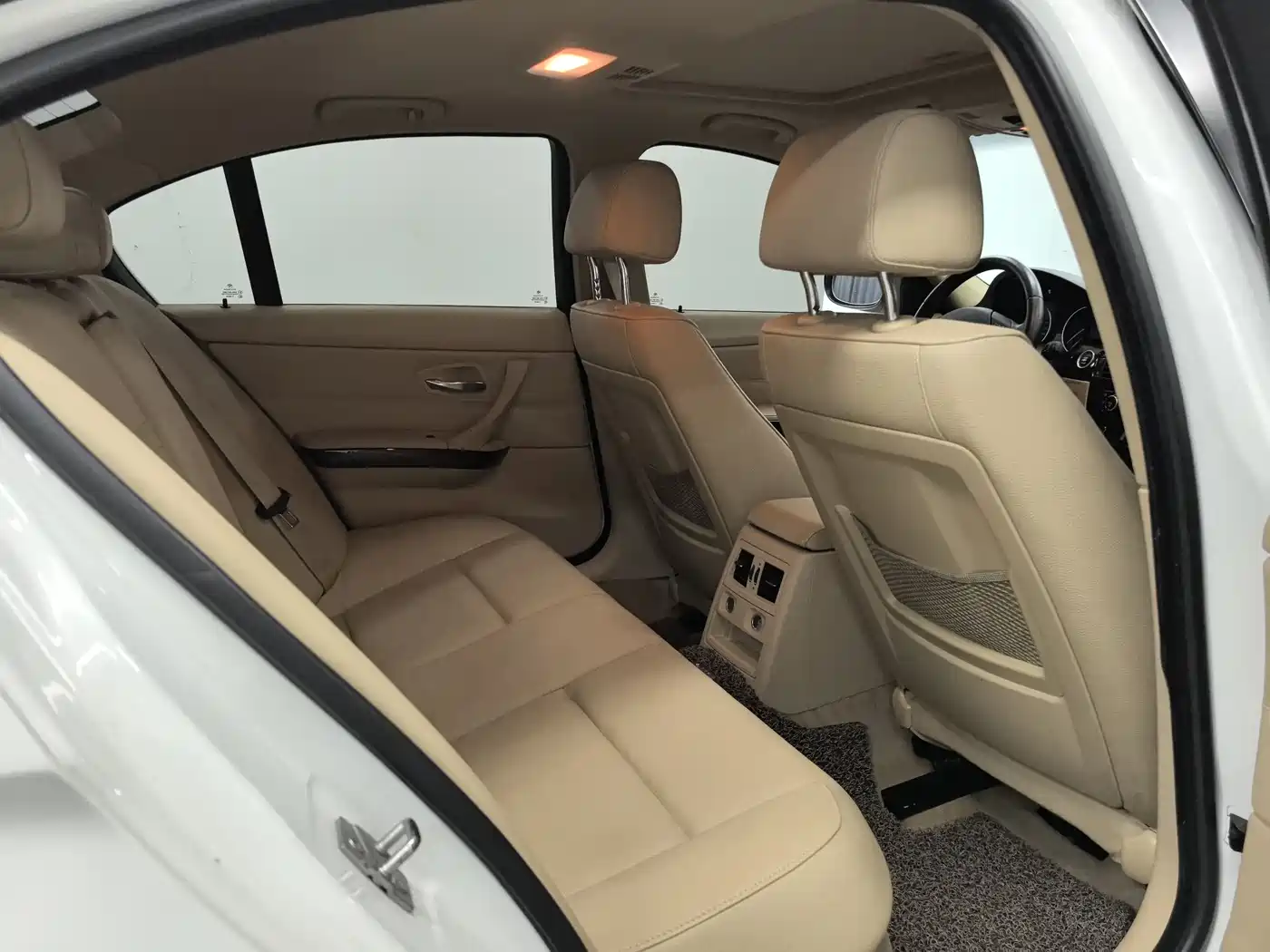 BMW 3 Series (Import) 2010 320i Luxury фото 7