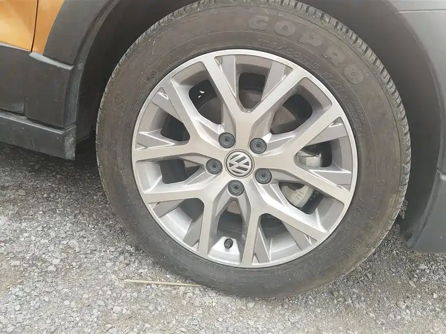 Volkswagen Polo 2016 1.6L Cross Polo Automatic фото 6