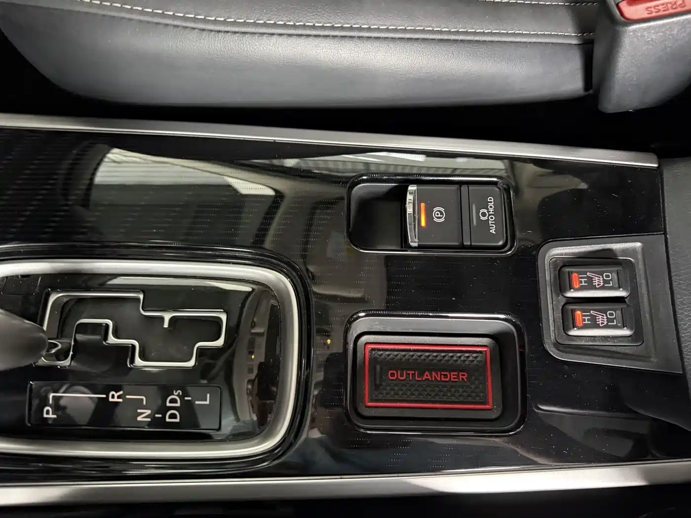 MITSUBISHI OUTLANDER