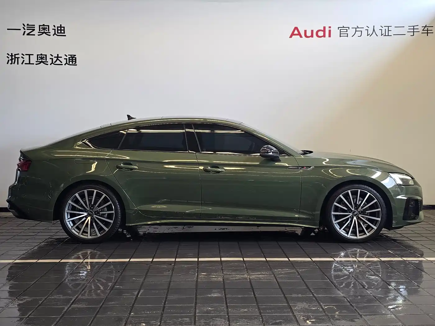 Audi A5 (Import) 2024 Sportback 40 TFSI quattro Luxury Dynamic фото 3