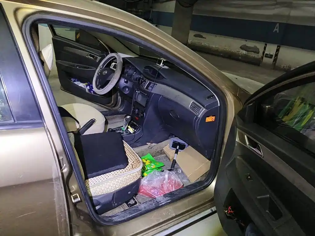 Dongfeng Aeolus Dongfeng Fengshen H30 2013 2012 CROSS 1.6L Automatic Premium