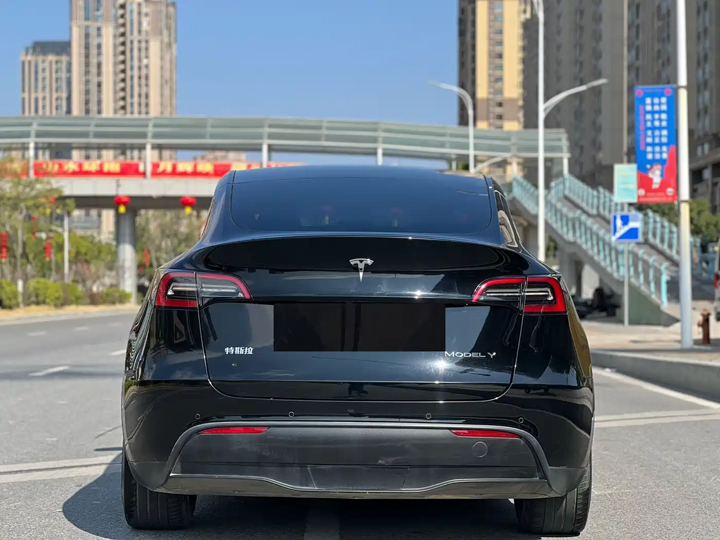 TESLA MODEL Y