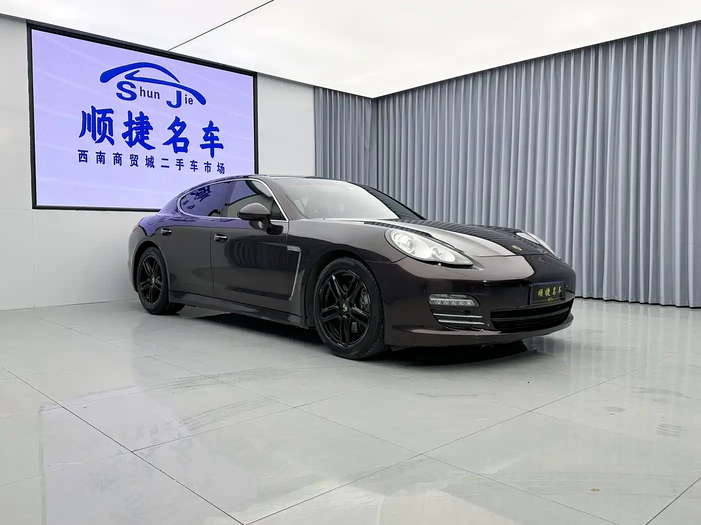 Porsche Panamera 2013 Panamera Platinum Edition 3.6L фото 2