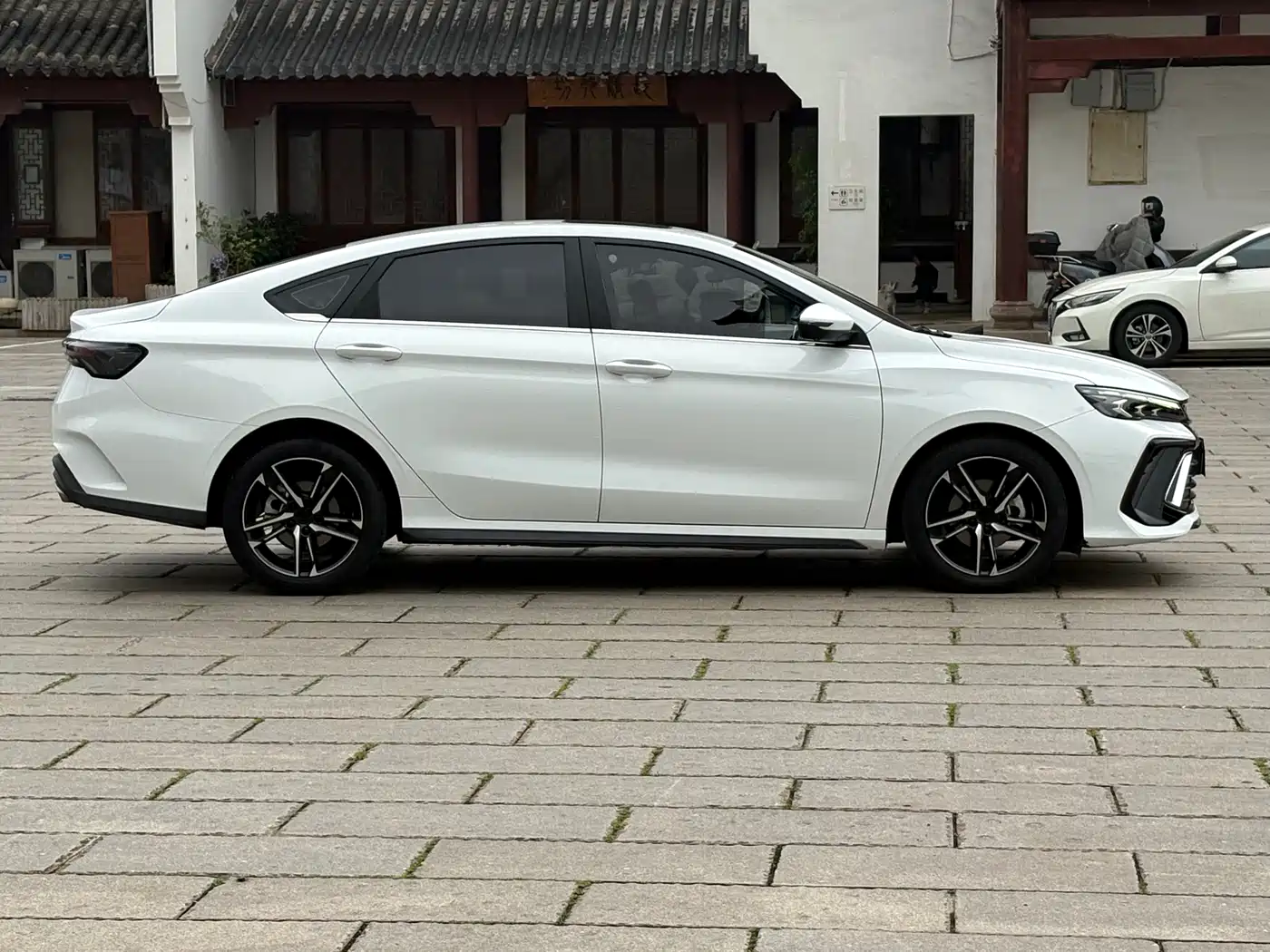 GEELY AUTOMOBILE BINRUI