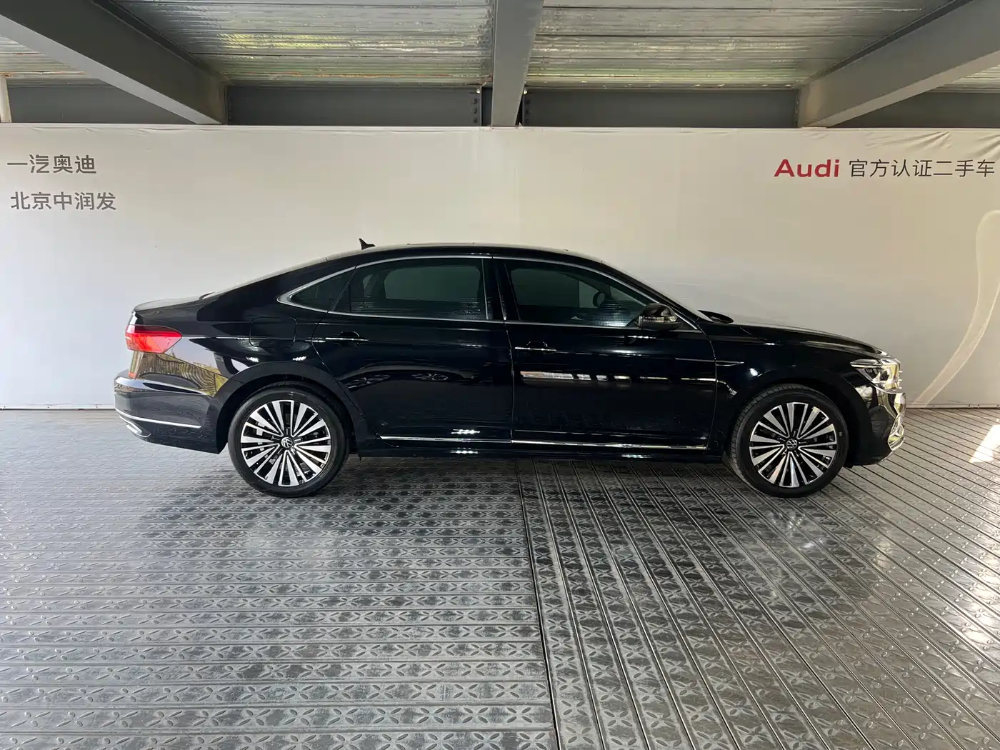 Volkswagen Passat 2020 Facelift 330TSI Luxury China VI фото 3