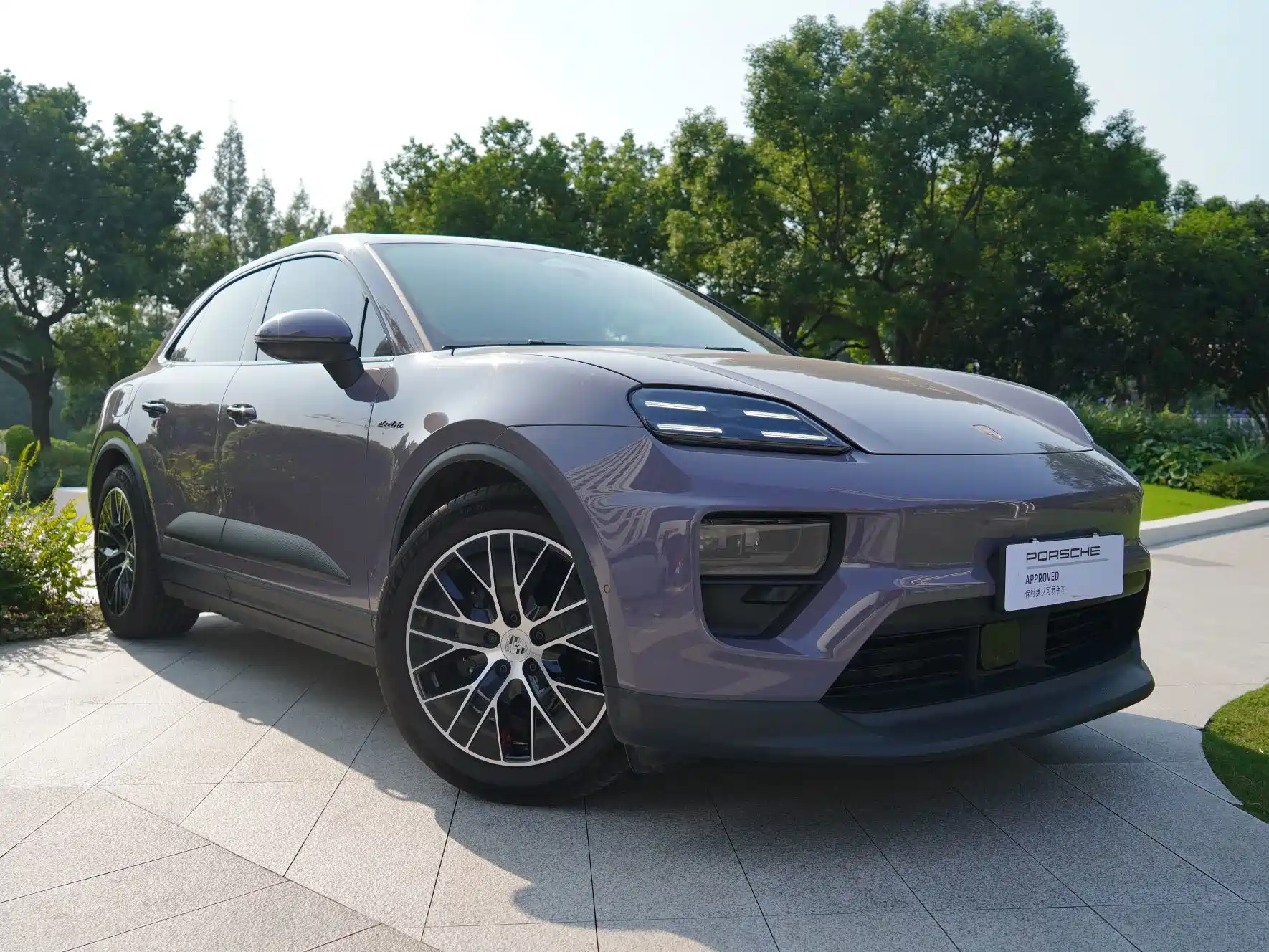 Фото 17 - Porsche Macan EV