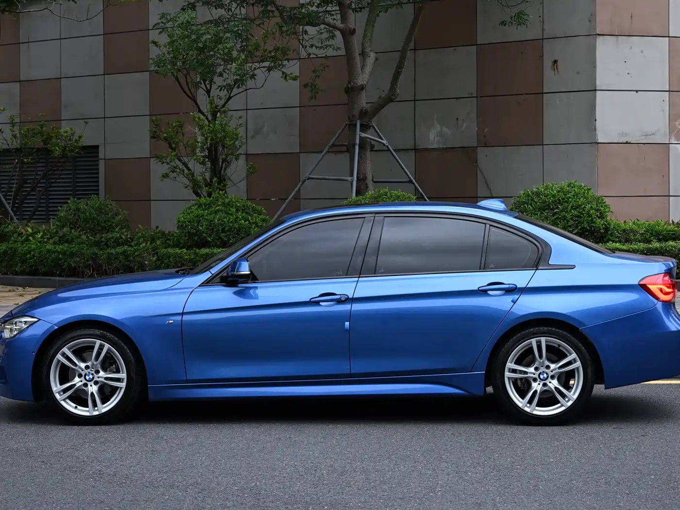 BMW 3 Series 2019 320Li M Sport Package фото 2