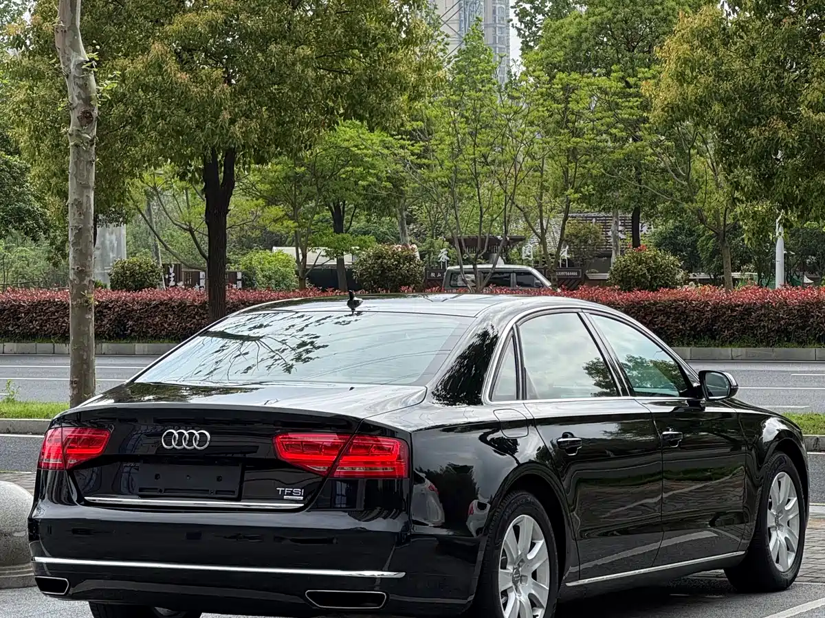 Audi A8 2012 A8L 45 TFSI quattro Luxury фото 4