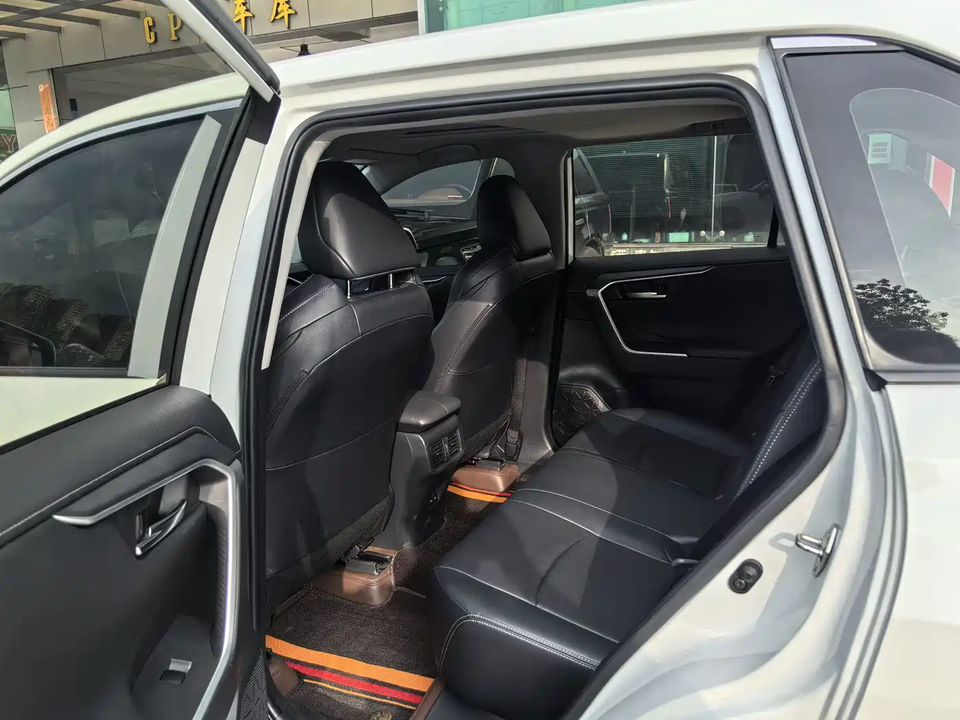 Toyota Wildlander 2022 2.0L CVT FWD Luxury PLUS Edition фото 7