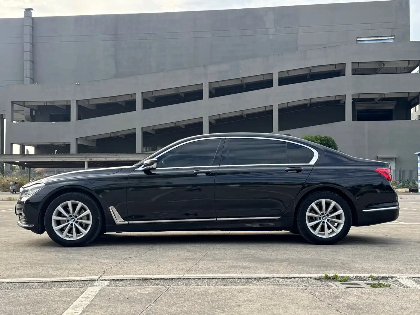 BMW 7 Series 2016 730Li Luxury фото 4