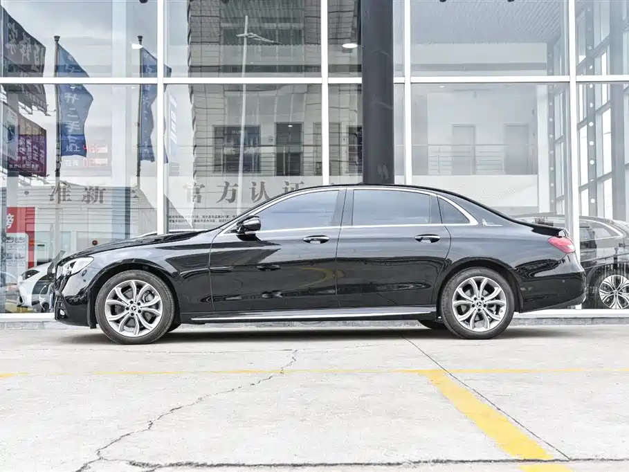 Mercedes-Benz E-Class 2022 E 300 L Sport Fashion фото 3