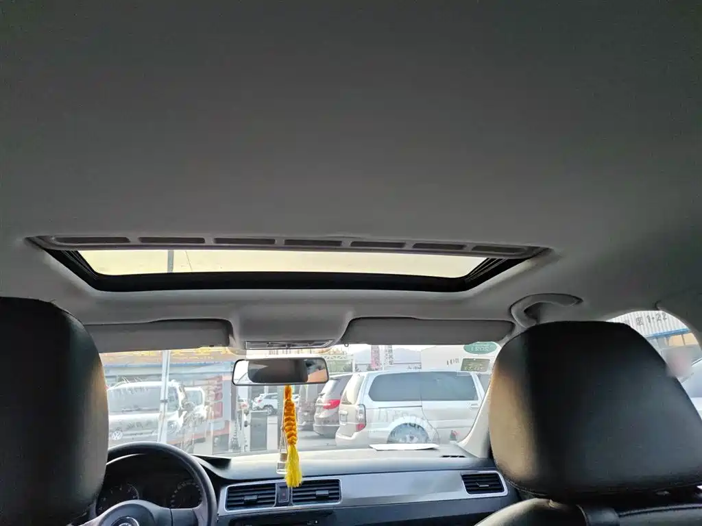 Volkswagen Santana 2013 1.6L Manual Comfort Edition фото 14