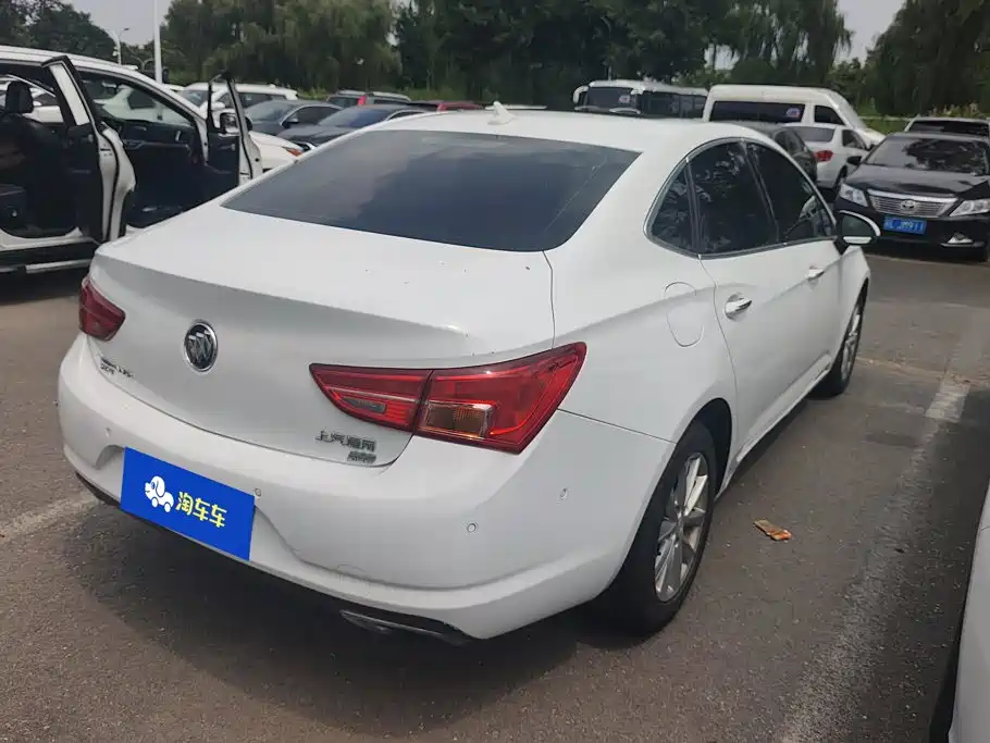 Photo 3 - Buick Verano