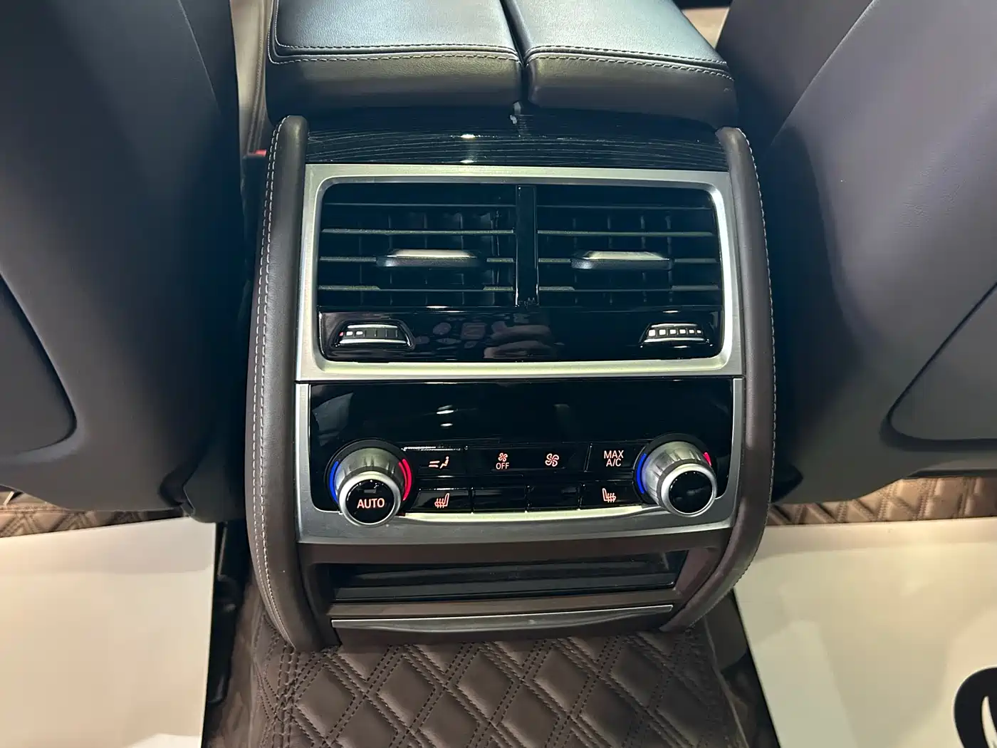 BMW 7 Series 2021 Model 730Li M Sport Package фото 24