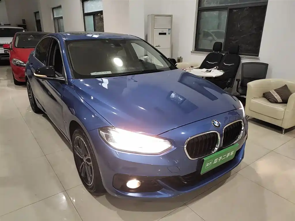 BMW 1 Series 2018 118i Sport Edition фото 4