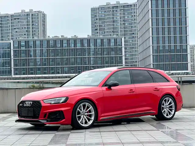 AUDI RS 4