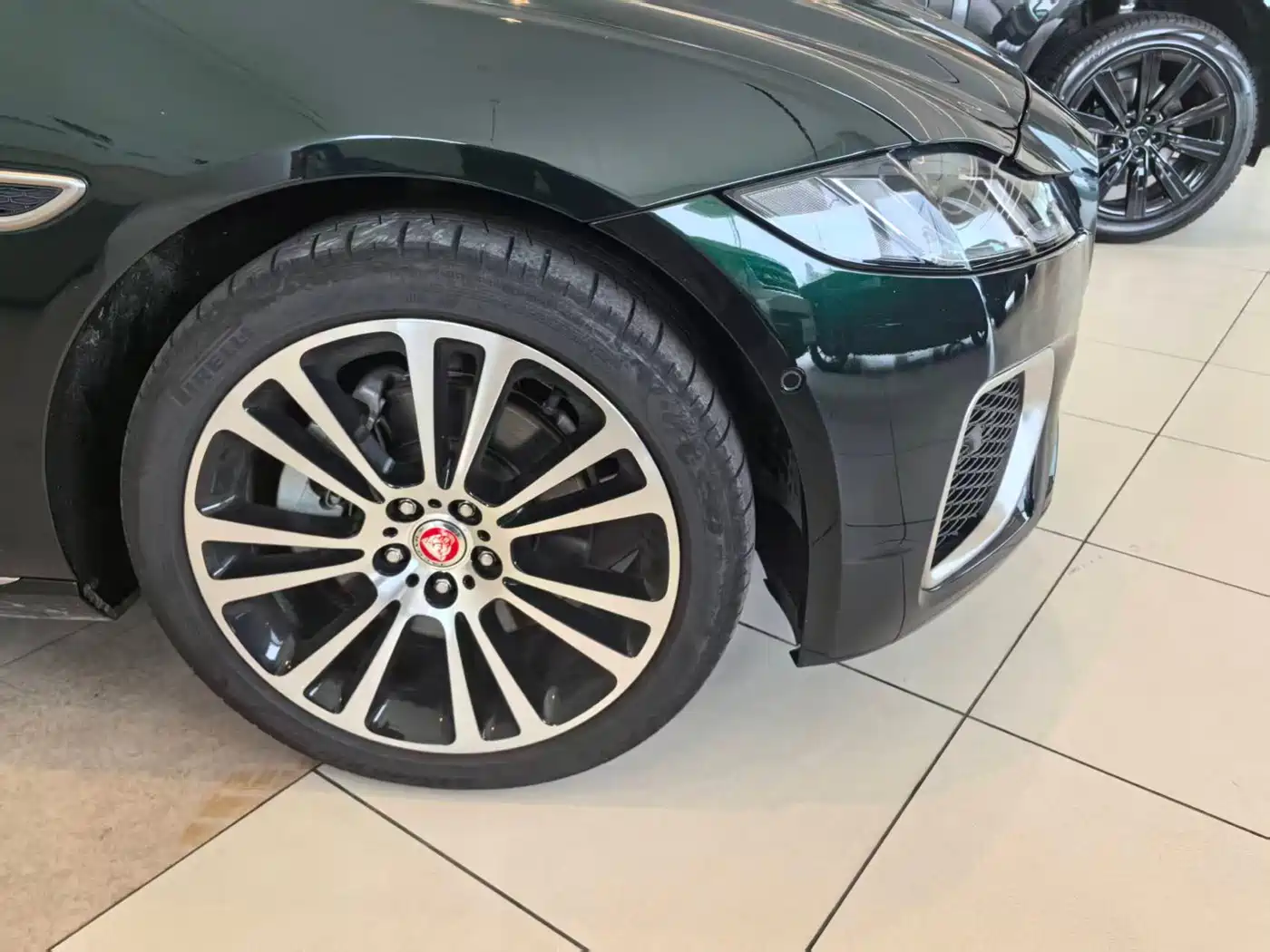 Jaguar XFL 2026 2025 2.0T P250 FWD Luxury Edition