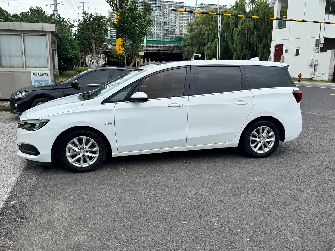 Buick GL6 2018 2018 18T 6-Seater Luxury