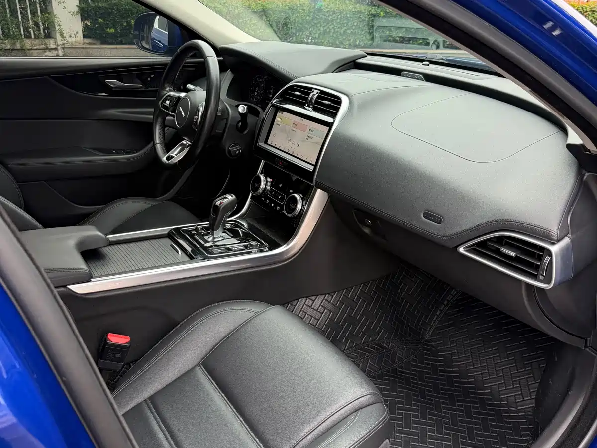 Photo 11 - Jaguar XEL